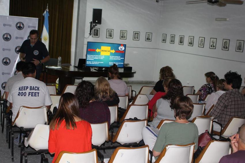 Talleres de inteligencia emocional: Camino hacia el autoconocimiento y equilibrio Talleres de inteligencia emocional: Camino hacia el autoconocimiento y equilibrio