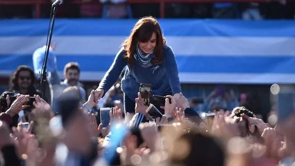 Cristina Kirchner será candidata a senadora nacional junto a Jorge Taiana Cristina Kirchner será candidata a senadora nacional junto a Jorge Taiana