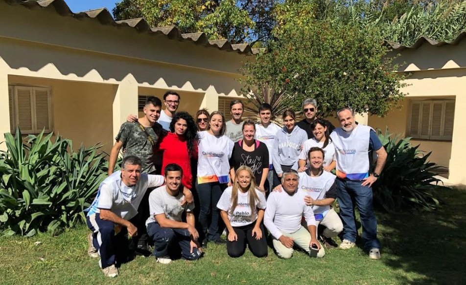 Voluntarios de Cambiemos pintaron el Hogar Don Zoilo Voluntarios de Cambiemos pintaron el Hogar Don Zoilo