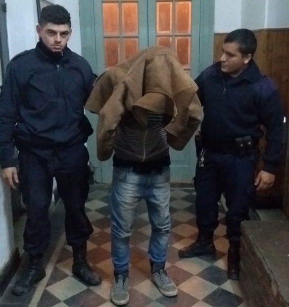 Cámaras de seguridad linqueñas detectaron el ingreso no autorizado de un sujeto a un colegio privado Cámaras de seguridad linqueñas detectaron el ingreso no autorizado de un sujeto a un colegio privado