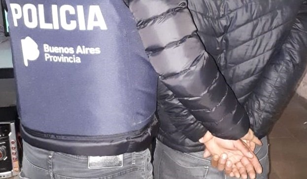 Detienen a un sujeto por daño y robo Detienen a un sujeto por daño y robo