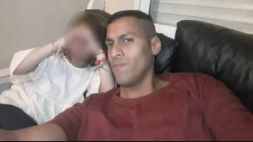 Un policía se pegó un tiro en el baño de un cine y lucha por su vida Un policía se pegó un tiro en el baño de un cine y lucha por su vida