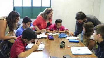 Se brinda el servicio de apoyo escolar para nivel secundario Se brinda el servicio de apoyo escolar para nivel secundario
