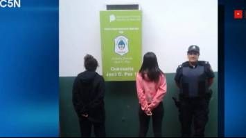 A pesar de la orden del juez, la mujer que mató a su pareja de 185 puñaladas seguirá presa A pesar de la orden del juez, la mujer que mató a su pareja de 185 puñaladas seguirá presa