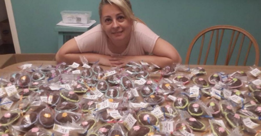 Vecina bragadense hizo más de mil huevos y los regaló en escuelas y hogares de jubilados
