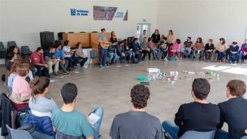 Dictan una capacitación en música para docentes del distrito Dictan una capacitación en música para docentes del distrito