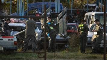 "Se escucharon unos tiros porque está la policía", dijo el testigo que grabó el choque en San Miguel del Monte "Se escucharon unos tiros porque está la policía", dijo el testigo que grabó el choque en San Miguel del Monte