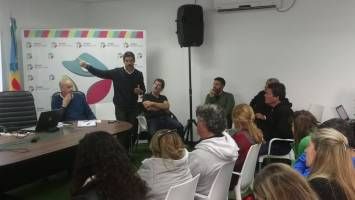 Primer Simposio Educación Física y Deporte “Jugamos en Equipo” Primer Simposio Educación Física y Deporte “Jugamos en Equipo”
