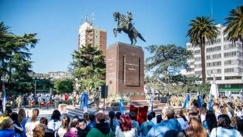 Gran concurrencia de vecinos en el homenaje al General San Martín Gran concurrencia de vecinos en el homenaje al General San Martín