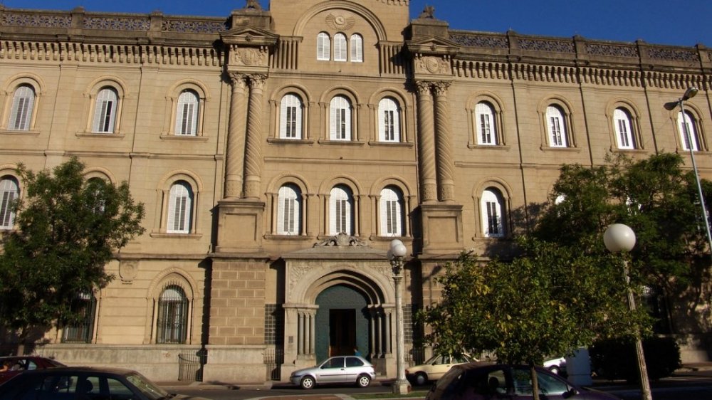 Colegio de la Inmaculada Concepción: hallaron un video sexual de una docente en el celular de un alumno