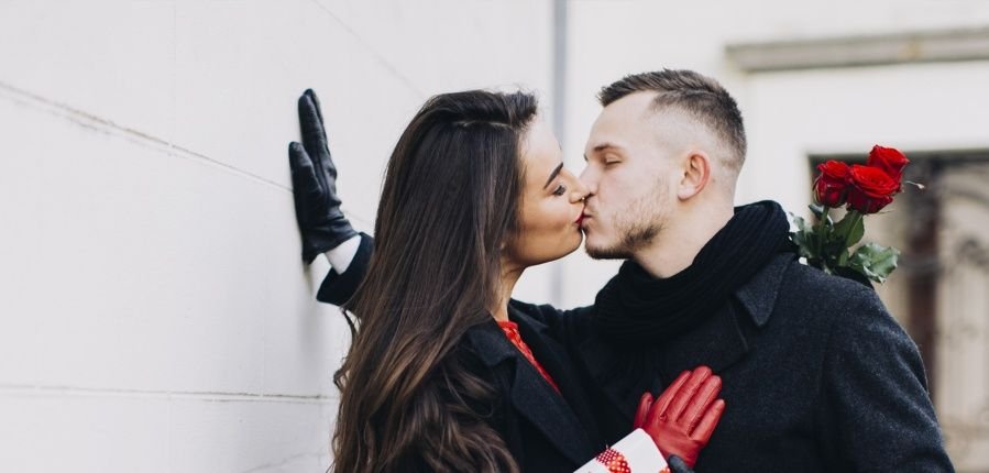 6 de julio: Día Mundial del Beso Robado