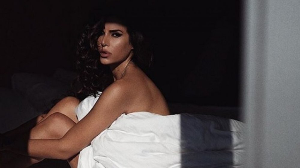 Huyó de Irán para que no la maten por posar en ropa interior, fue indigente y ahora triunfa como modelo