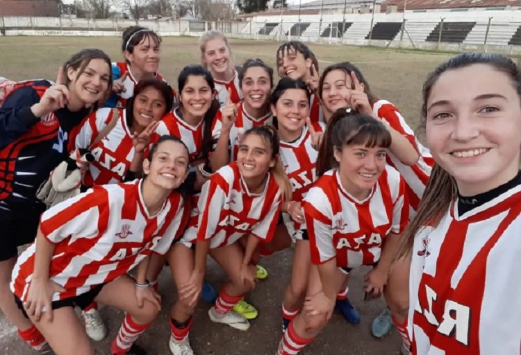 Histórico: la seleccíon de fútbol femenino chacabuquense jugó su primer partido