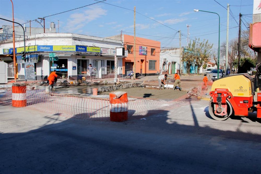 Por obras en el pavimento hay cambios en el tránsito sobre Avenida Rivadavia