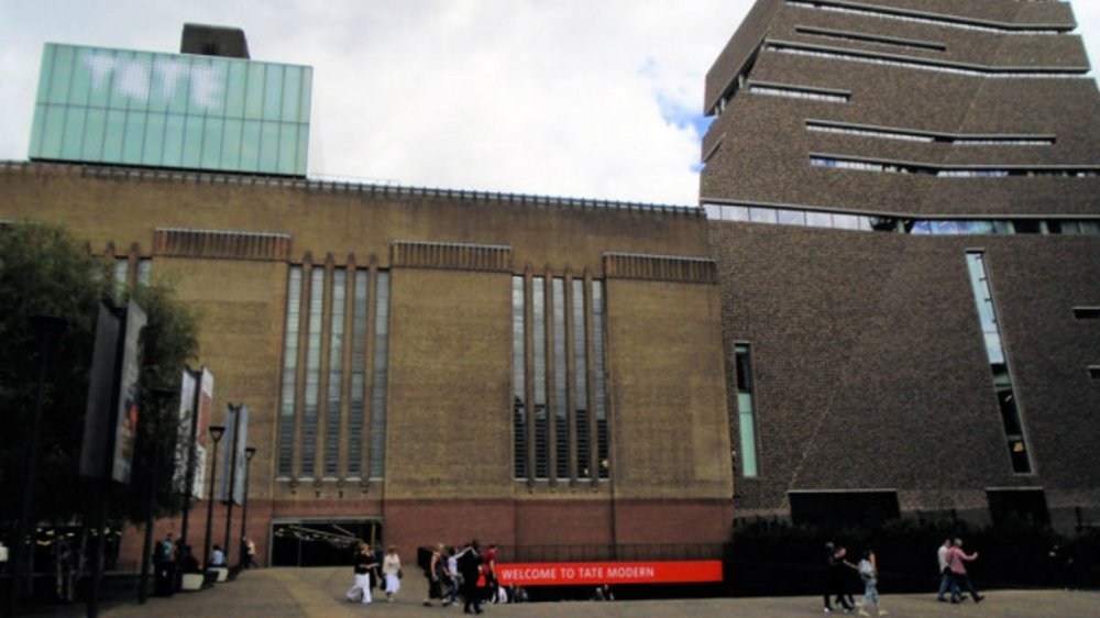 Un adolescente tiró a un chico de 6 años desde el mirador de un museo en Londres