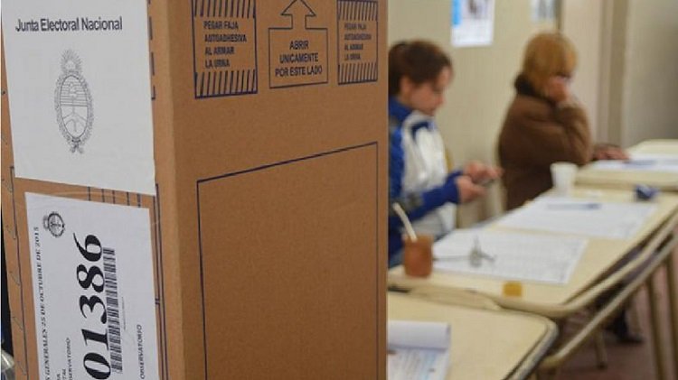Detienen a un prófugo por homicidio cuando acompañaba a su novia a votar en las PASO