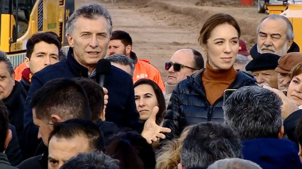 Orgulloso, Macri presentaba hace un mes las obras en la ruta 3: hoy fueron paralizadas