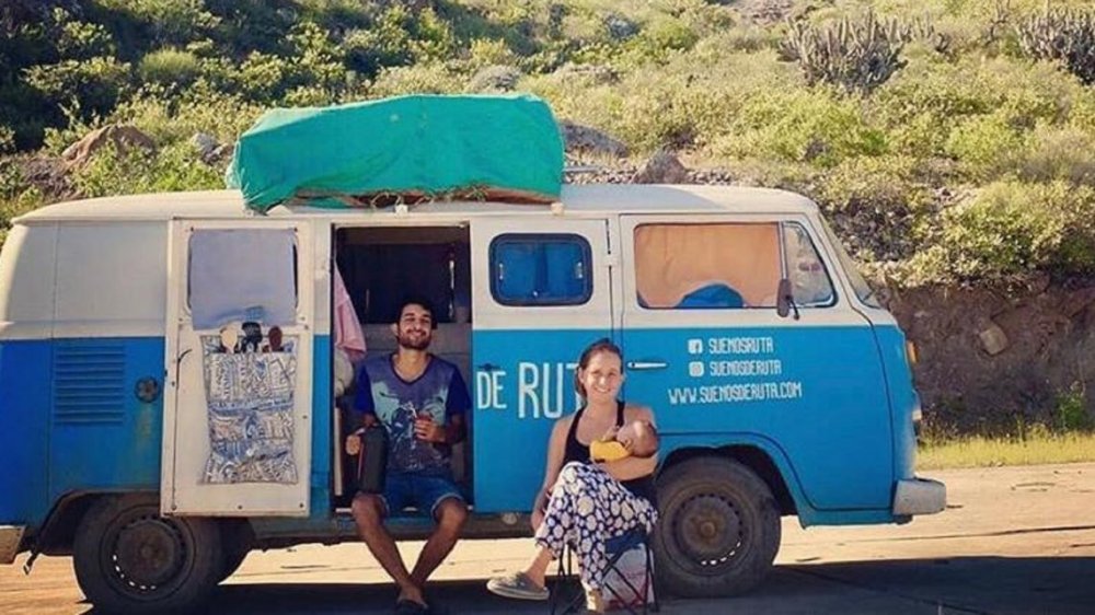 Se fueron de viaje por el mundo en una combi, tuvieron un hijo en el camino y quieren repetir la experiencia