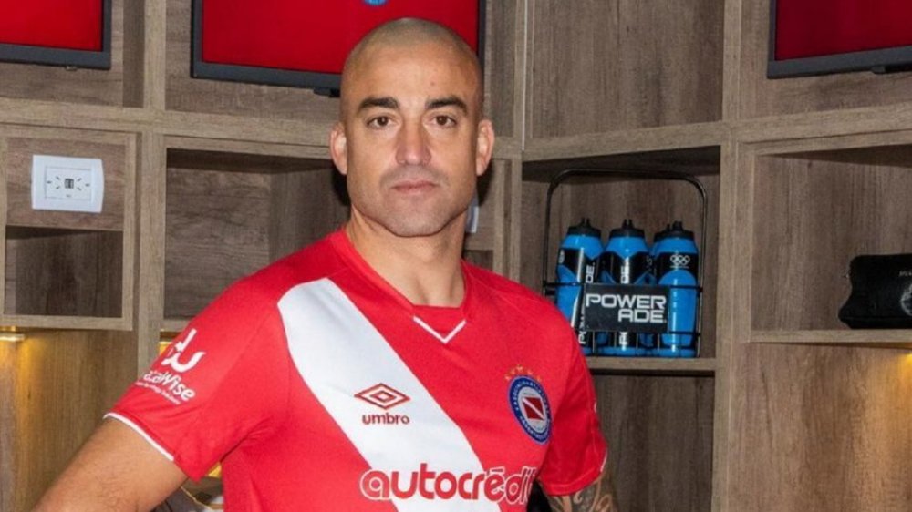 Tras el doping positivo, la Justicia habilitó a Santiago Silva para jugar