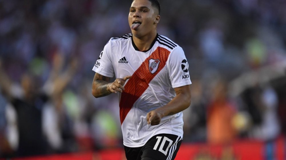 Juanfer Quintero trabajó por primera vez con pelota desde su lesión y River se ilusiona