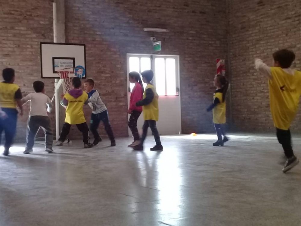 Se puso en marcha una Escuela de Básquet en Fortín Tiburcio