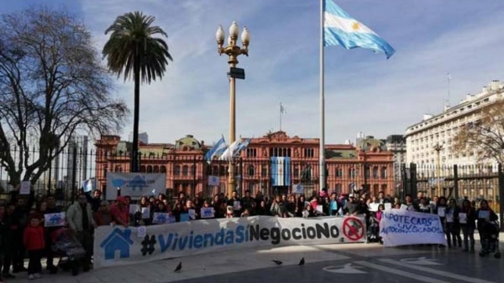 Los Hipotecados UVA exigieron una solución a su drama con una marcha a Plaza de Mayo