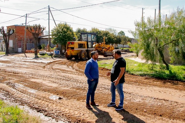 Se realizan arreglos de calles en diferentes barrios