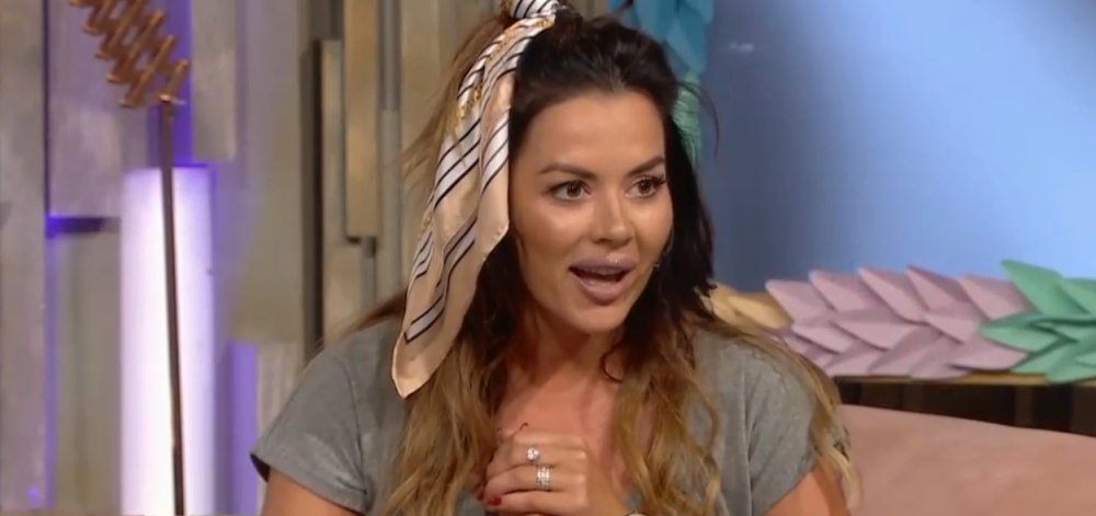 Karina Jelinek se descompensó en vivo y tuvo que ser asistida
