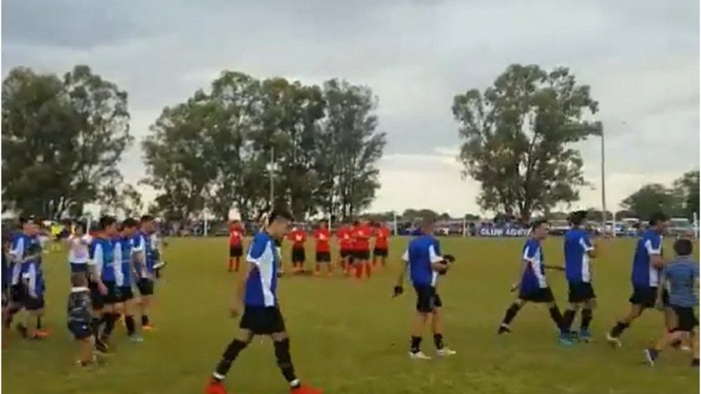 Cayó un rayo durante la final de una liga rural y mató a un hincha