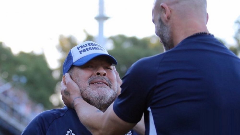 Maradona anunció que seguirá en Gimnasia en 2020 y ganó por primera vez como local