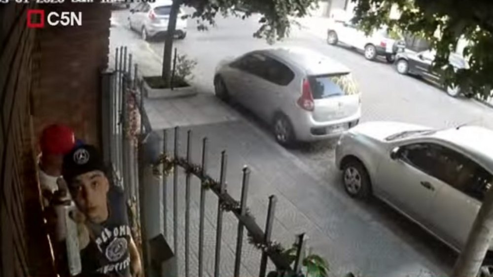 Robaron una casa y volvieron al día siguiente para amenazarlos: 