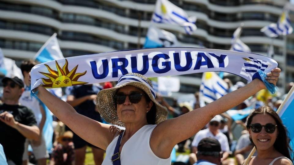 Así es la flexibilización que planea Uruguay para que los argentinos puedan radicarse