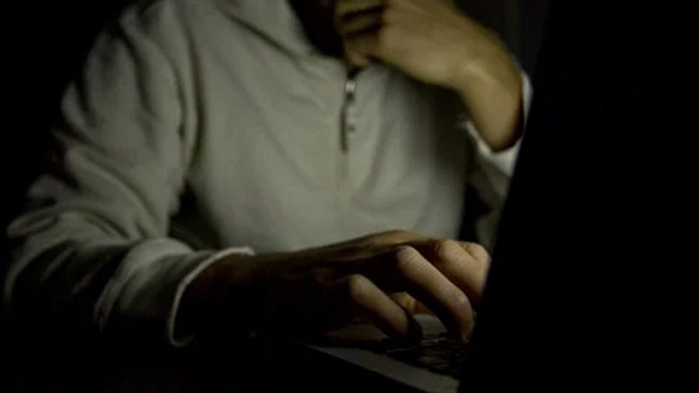 Un hombre sordo demandó a un sitio porno por no tener subtítulos en los videos