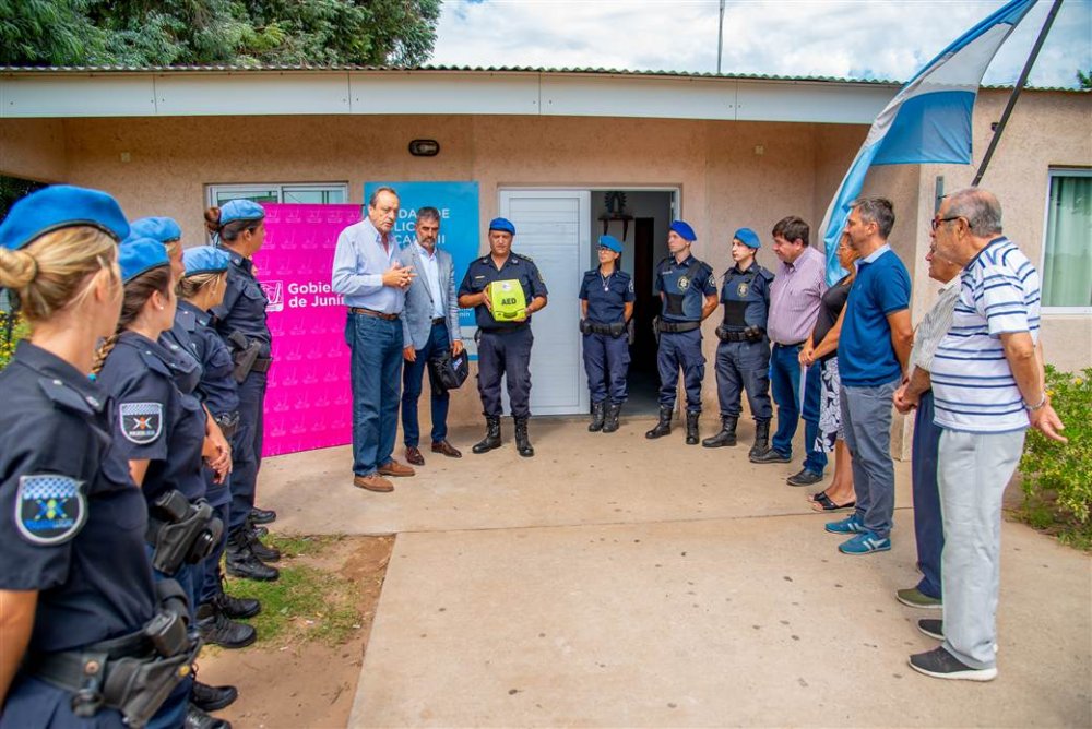 El Municipio entregó un DEA a la Policía Local