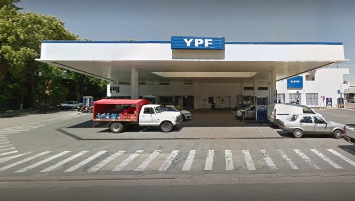 Una mujer falleció en el baño de una estación de YPF