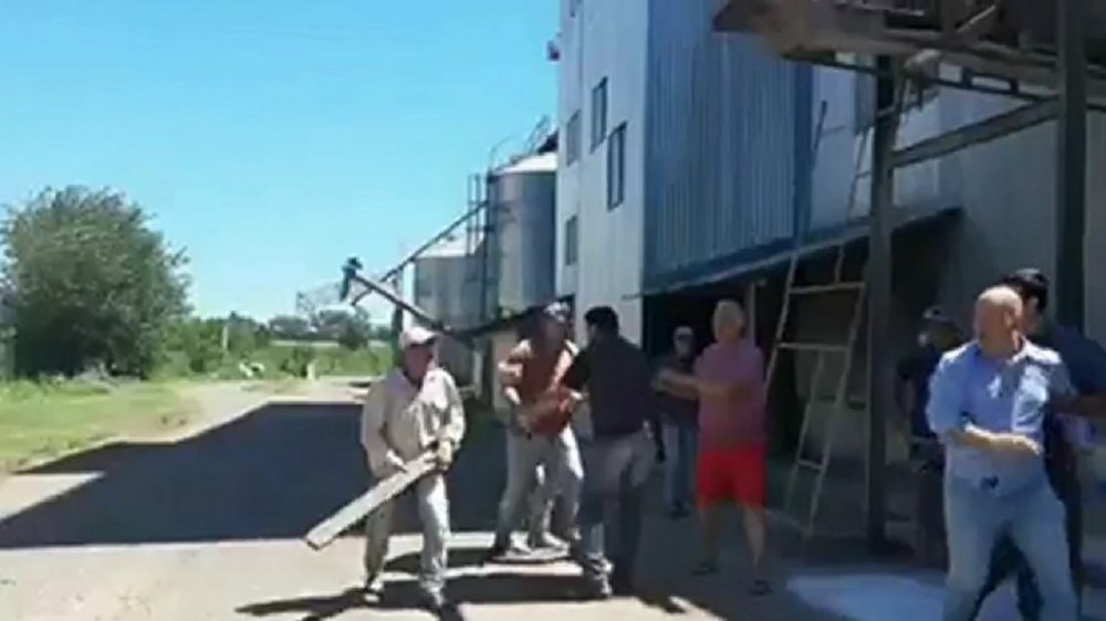 Brutal agresión a inspectores que intentaron clausurar un molino harinero