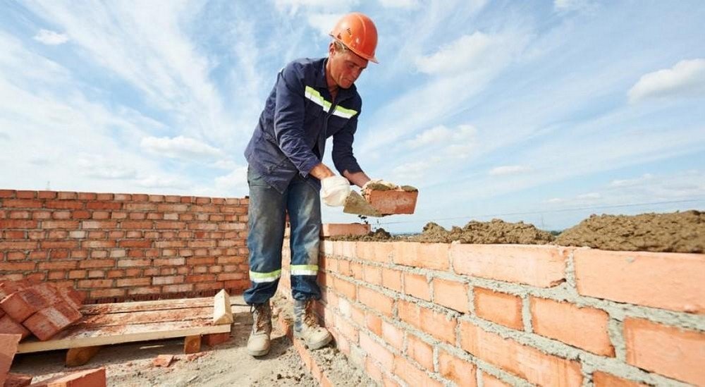 Aseguran que se cumplen los protocolos en la construcción
