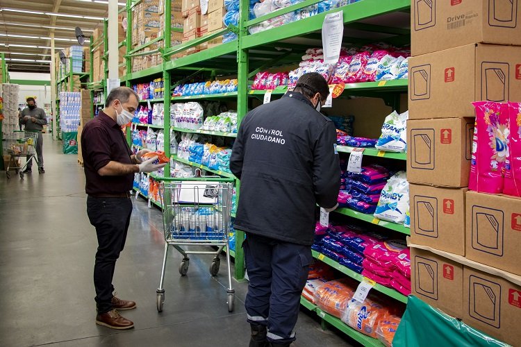 La OMIC inspecciona el cumplimiento de los programas de precios y las medidas de seguridad