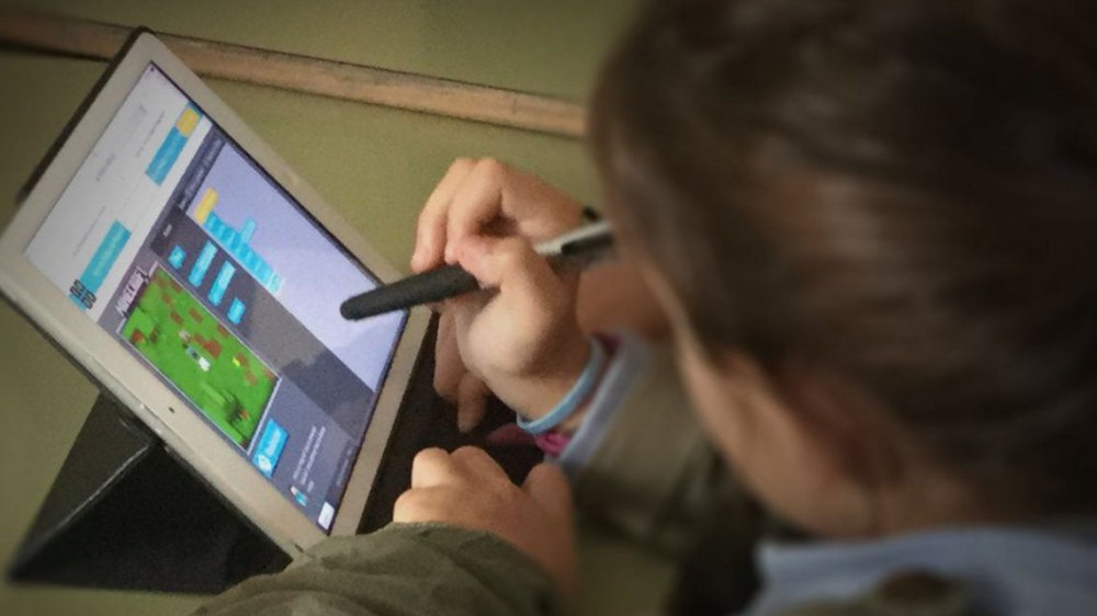 La Justicia creó un registro para que estudiantes de barrios populares reclamen por computadoras e internet gratis