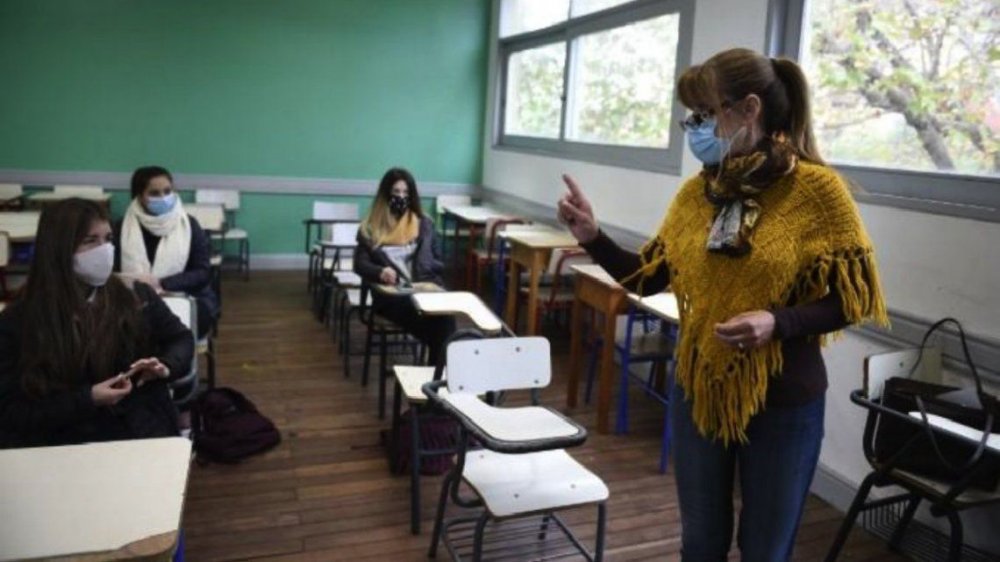 Uruguay: miles de niños volvieron a las escuelas con precauciones por la pandemia