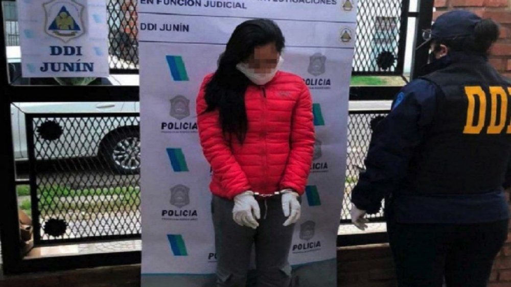Detuvieron a una mujer que extorsionaba a hombres con fotos íntimas