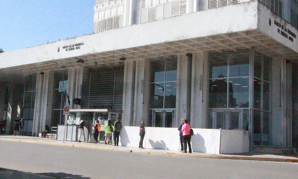 Implementan controles de medidas de seguridad en bancos de la ciudad