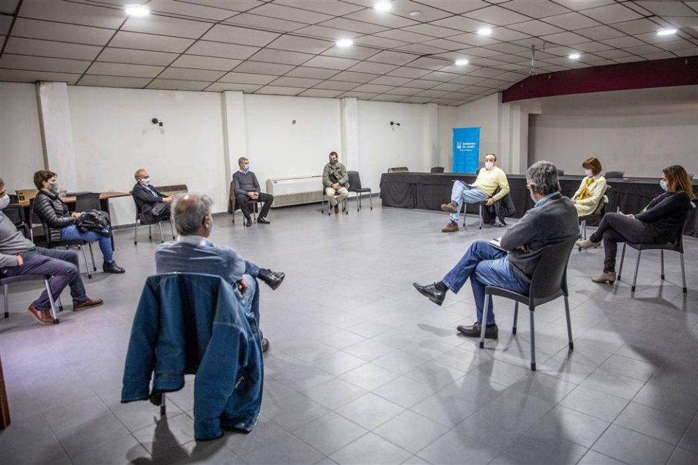 Los contactos estrechos que presenten síntomas serán considerados positivos