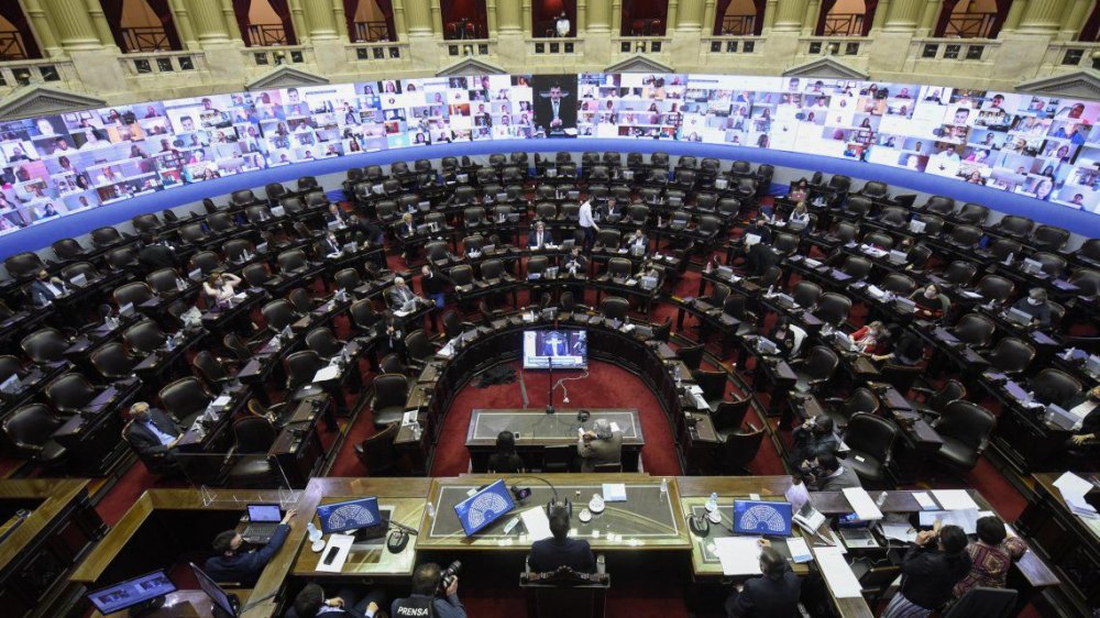 VIDEO: Un diputado tuvo sexo con su pareja en plena sesión