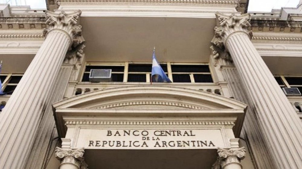 El Banco Central ordenó liberar las transferencias entre cuentas en dólares