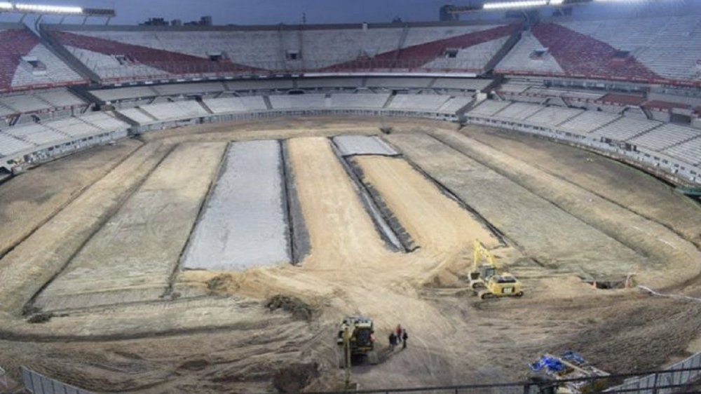 Sacaron todo el césped del Monumental: así avanzan las obras