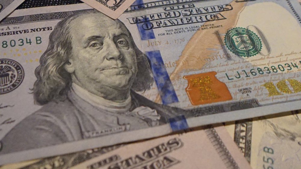 Revelan qué pasaría si la economía argentina se rigiera por el dólar blue