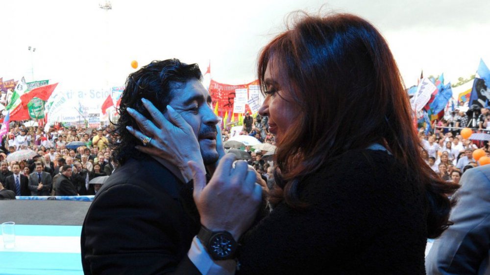 Diego Maradona le contestó a Mauricio Macri y los memes acompañaron
