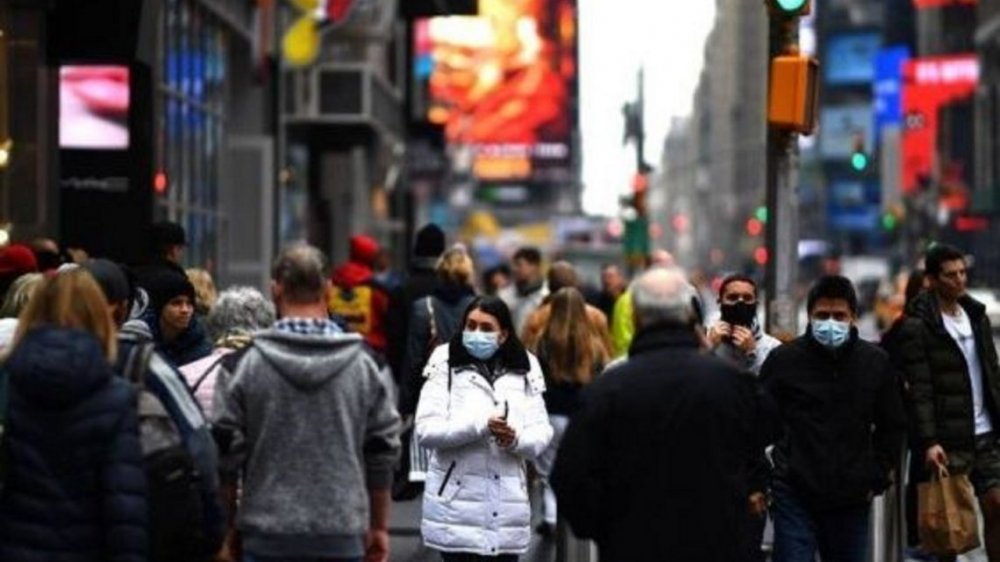Una adolescente contagió a 11 familiares en un viaje tras dar negativo de coronavirus