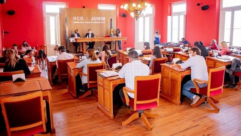 Una convalidación de un decreto sobre el transporte público, tema de debate en el Concejo